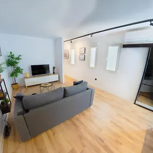 Modern Haven For Urban Explorers By Rems Málaga